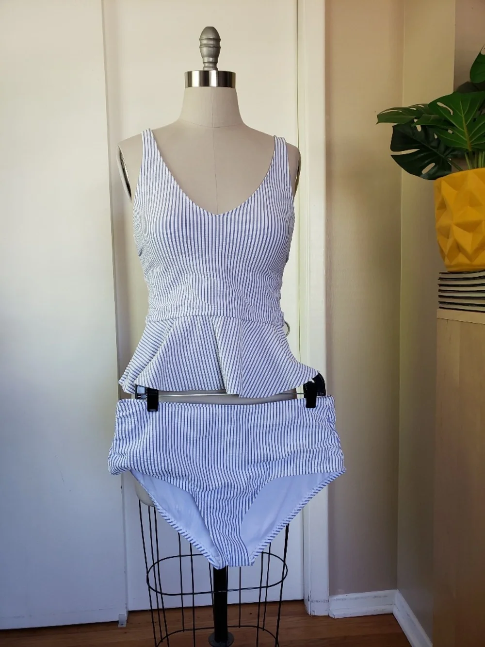 Ruffle Butts Seersucker Swimsuit Size Large NEW - Picture 10 of 13